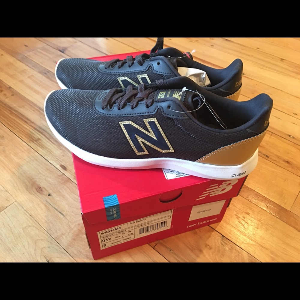 New Balance Women's Sneakers - Black w Gold detail